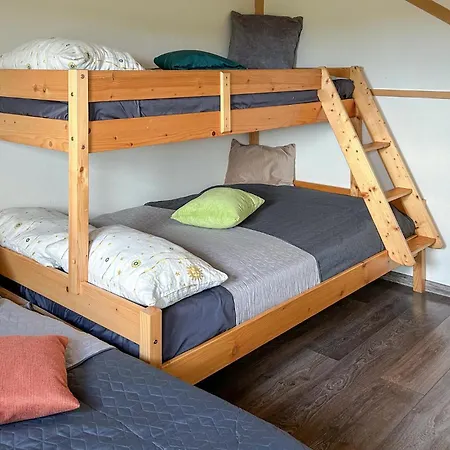 3 Bedroom Cozy In Debina *