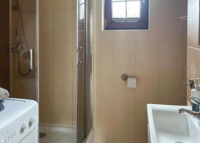 Дом отдыха 3 Bedroom Cozy In Debina *